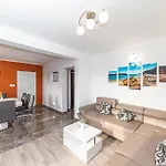 Awesome In Σπίτι διακοπών Donji Seget