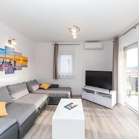 Front In Casa vacanze Donji Seget